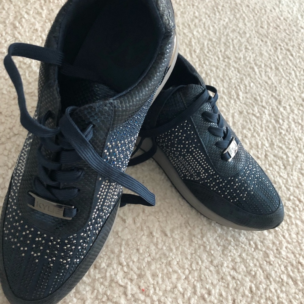 Sneakers - Picture 2 of 4